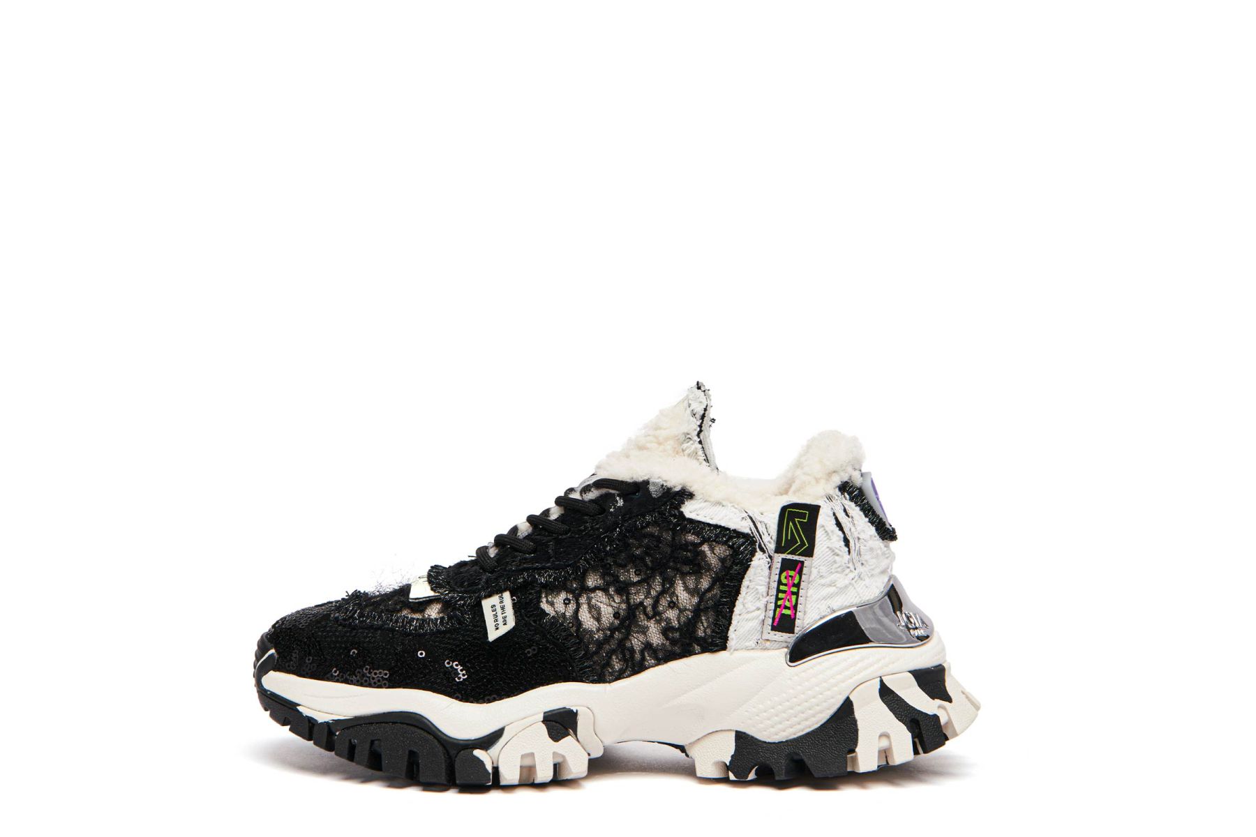 COZY BLACK WHITE