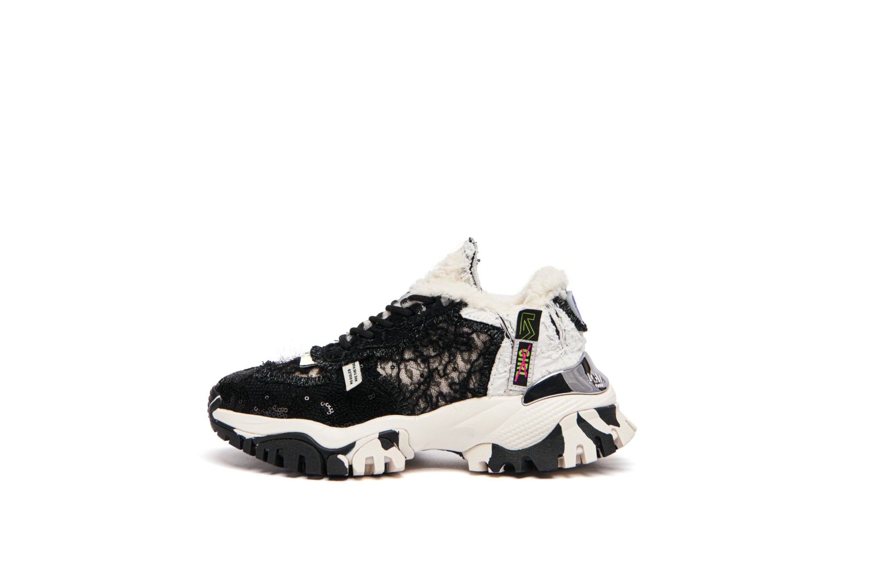 COZY BLACK WHITE
